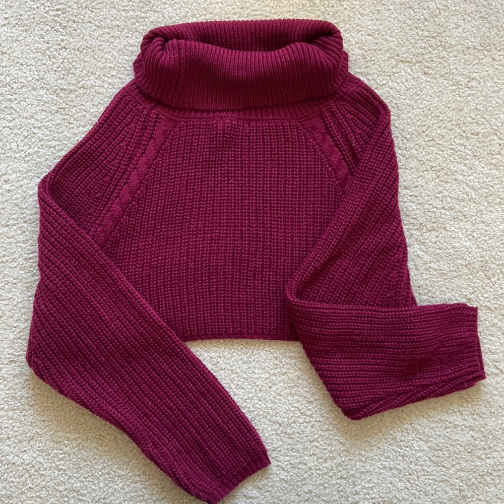 Vestique turtle neck sweater, cropped, size M/L